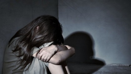 Violenze sulle nipotine di 8 anni, arrestato nonno orco