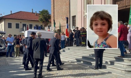 L'addio a Laura Origliasso, la bambina vittima dell'incidente con l'aereo delle Frecce Tricolori
