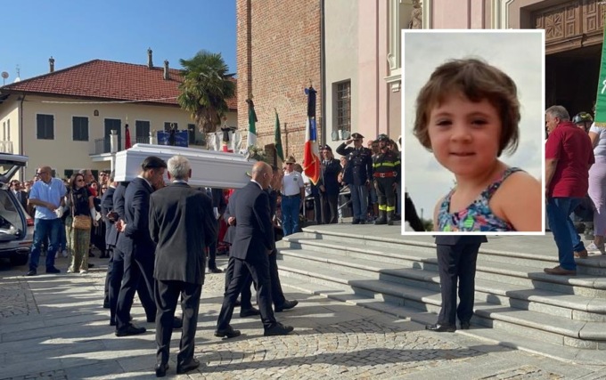 L’addio a Laura Origliasso, la bambina vittima dell’incidente con l’aereo delle Frecce Tricolori