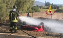 Incidente con una camper e una Lamborghini: muoiono carbonizzati nella Ferrari