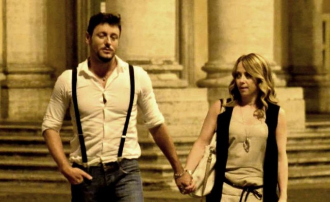Una banana negli studi Mediaset: come era iniziata la storia tra Giorgia Meloni e Andrea Giambruno