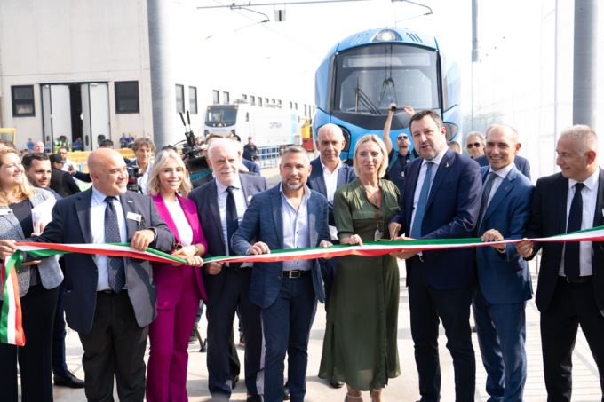 Il treno del futuro è realtà: il primo convoglio a idrogeno viaggerà in Lombardia