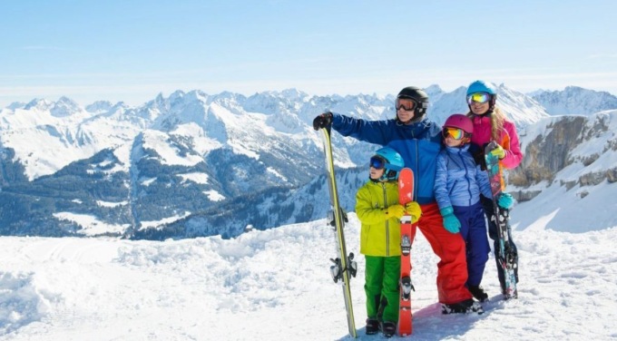Stagione sciistica 2023/24: date di apertura e prezzi degli impianti in Piemonte, Veneto, Lombardia, Valle d’Aosta, Trentino ed Emilia Romagna