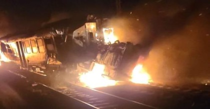Treno travolge camion intrappolato sui binari, chi sono le vittime: la capotreno a un passo dalla pensione e l’autista 24enne