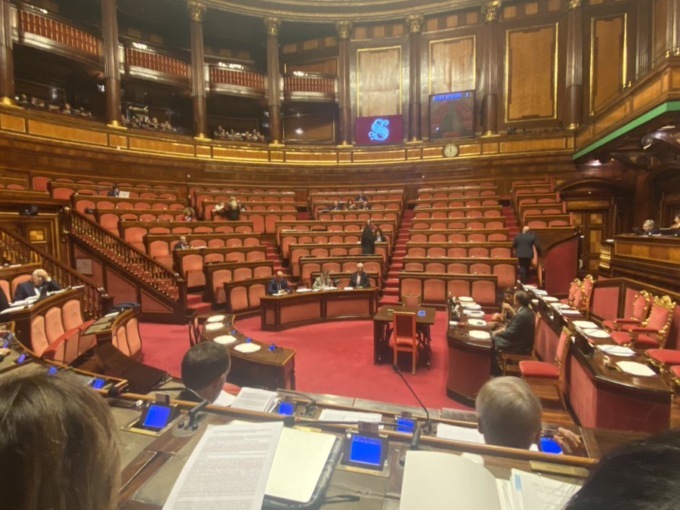 Tutti ne parlano, ma quando il Ddl sulla violenza sulle donne passa in Senato l’aula è vuota