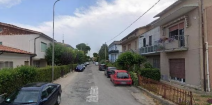 Strangola la moglie, poi tenta il suicidio assumendo psicofarmaci: l’orrore scoperto dal figlio
