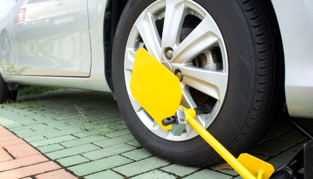 Non paga un centesimo di tasse, la Regione gli blocca l’auto