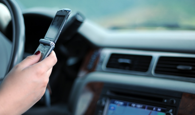 La classifica dei peggiori vizi degli italiani al volante