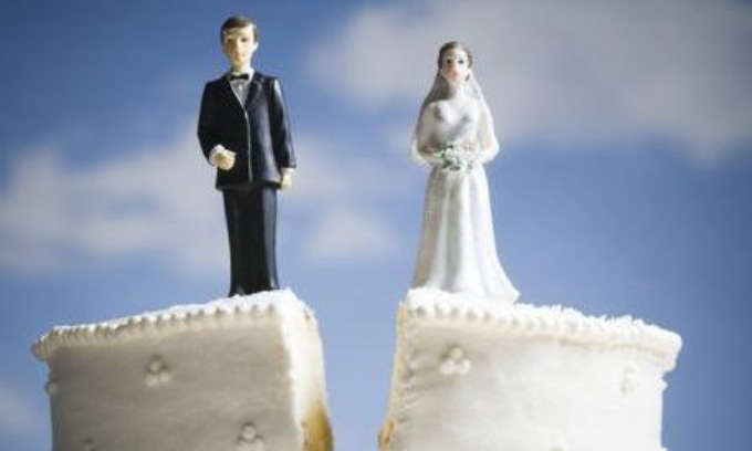Coppia divorzia 3 minuti dopo il “sì”: la classifica dei matrimoni che sono durati meno