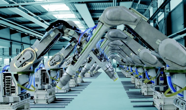 Robot confonde operaio con una scatola di verdure: lo schiaccia fino ad ucciderlo
