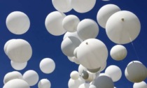 Divieti comunali bizzarri: a Monza non si possono più lanciare i palloncini in aria