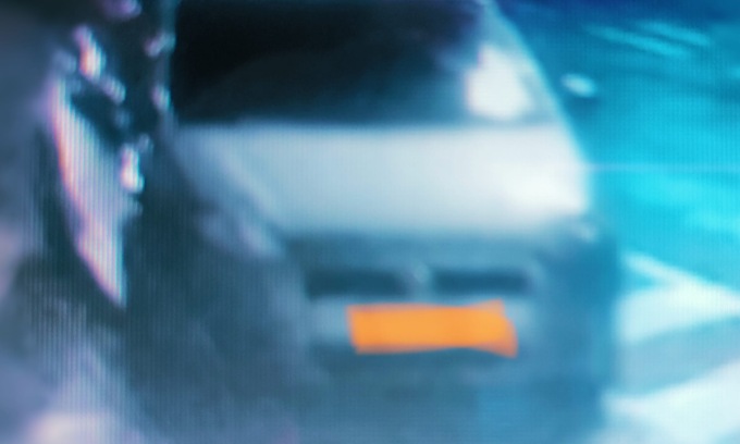 Scappano senza pagare il conto con la scusa di una sigaretta, ma il titolare ha la targa dell’auto: “Saldate o vi denuncio”