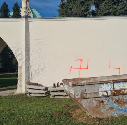 Ondata di antisemitismo in Europa: svastiche e fuoco nel cimitero ebraico di Vienna. Anche Roma ci casca