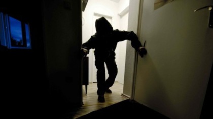 Ladre di 12 e 16 anni rubano borse e orologi di lusso per mezzo milione di euro