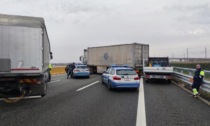 Assalto al portavalori blindato sulla A4: traffico in tilt e chiodi sull'asfalto per la fuga dei banditi