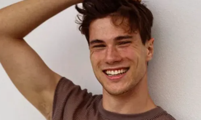 Edoardo Santini era “il più bello d’Italia”, adesso entra in seminario: “Diventerò prete”
