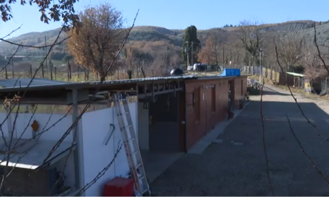 Nel (finto) capanno di caccia c’era un ristorante abusivo… ma solo per clienti “selezionati”