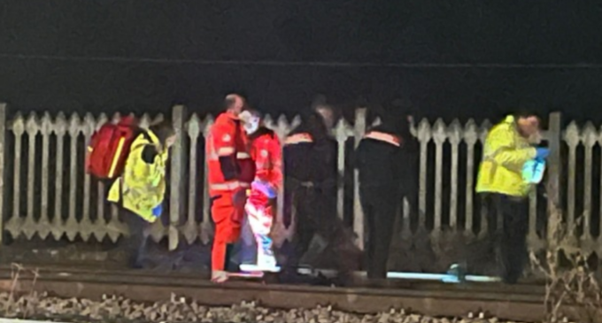 Bimbo scappa da una comunità e muore travolto da un treno a soli 9 anni