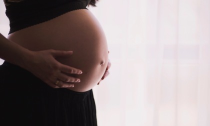 Prima di diventare un uomo, scopre di essere incinta al quinto mese