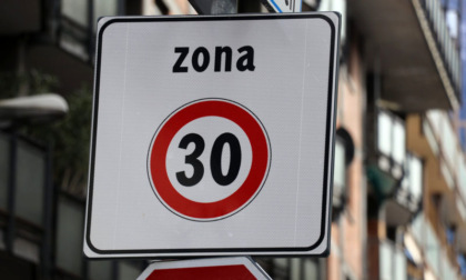 Tutti contro tutti sulle "Zone 30" nelle grandi città: sindaci e Codacons attaccano Salvini