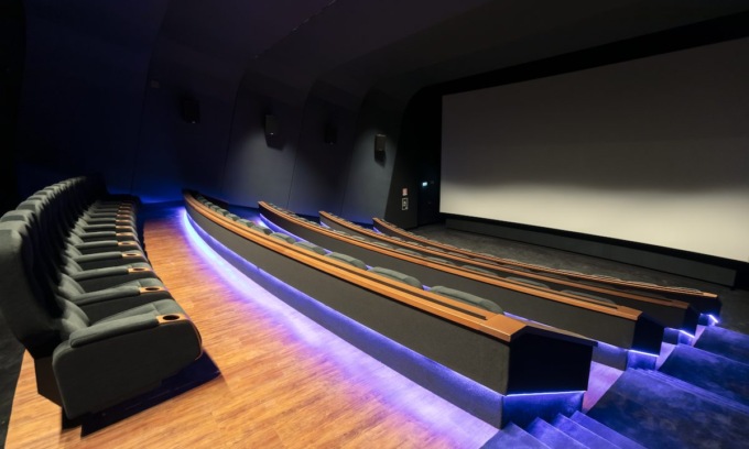 Neonato al cinema costretto a pagare il biglietto intero