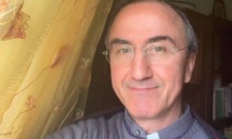 "Amo una donna, la sposerò": il prete lascia la parrocchia con un messaggio su Facebook