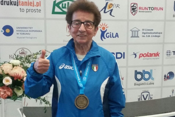 La 90enne più veloce del mondo è italiana: chi è Emma Maria Mazzenga