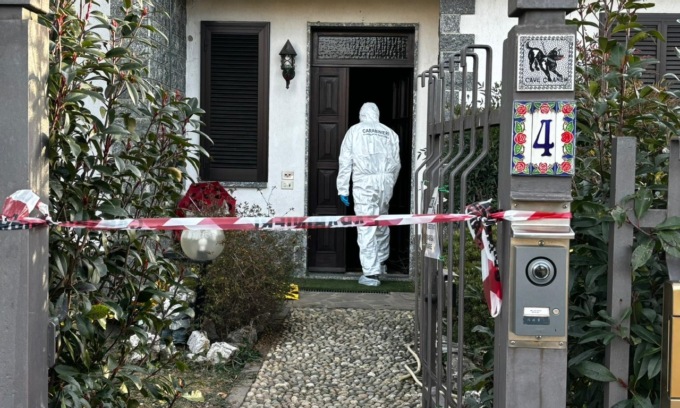 Accoltellato al petto, muore dissanguato in casa davanti alla mamma: giallo nel Comasco