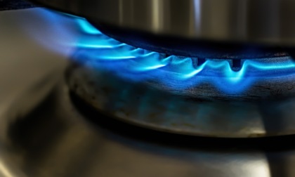Bolletta gas dicembre 2023, per i consumi scendono i costi