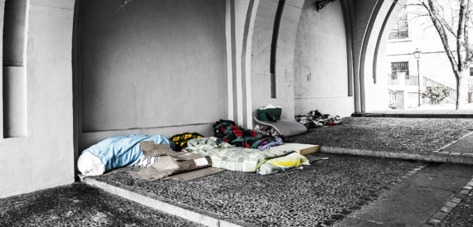La strage invisibile dei senzatetto: le città e le regioni con più episodi nel 2023