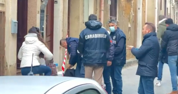 Giallo nel paesino siciliano di Naro: due donne trovate morte a 200 metri di distanza