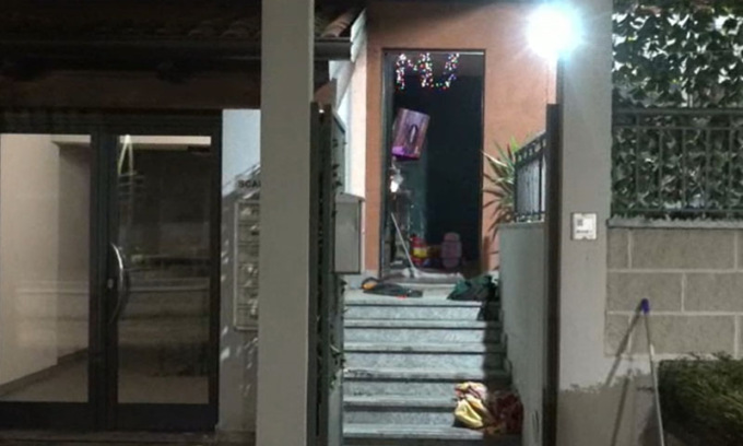 Si dà fuoco al culmine di una lite con la moglie: ferita anche lei e i figli