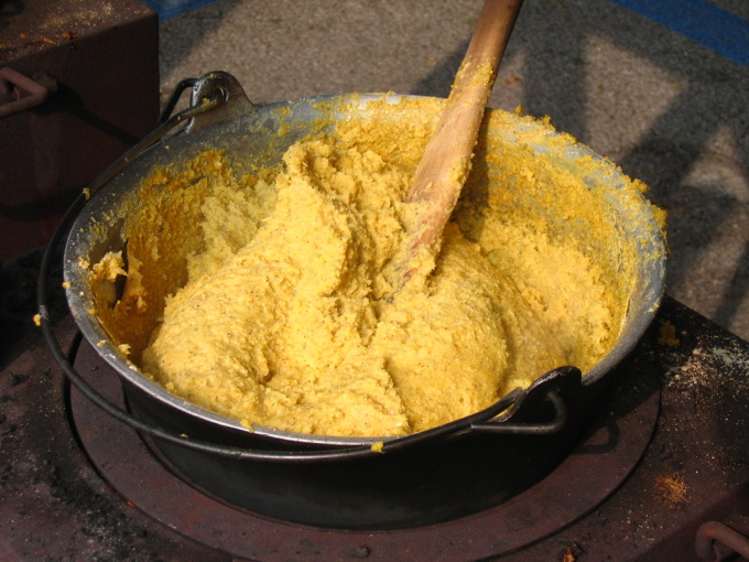 Polenta tolta dal mercato per rischio chimico: i prodotti ritirati