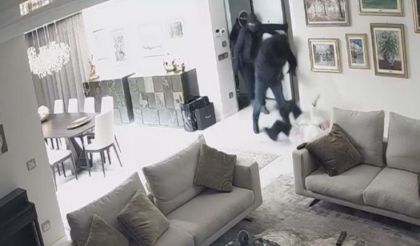 Rapina shock: pensionati minacciati e picchiati. Poi i banditi si scusano: “Abbiamo sbagliato casa”