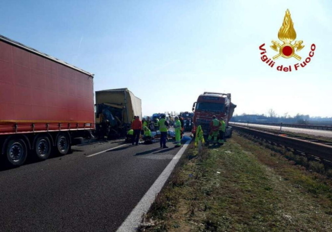 Incidente mortale sulla A21 causa nebbia: marito e moglie si stavano recando a un funerale