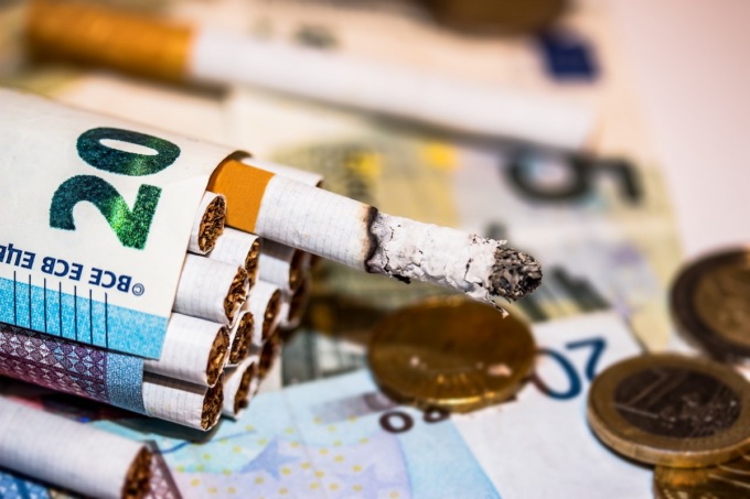 Aumento sigarette, quanto costano: il listino con tutti i prezzi