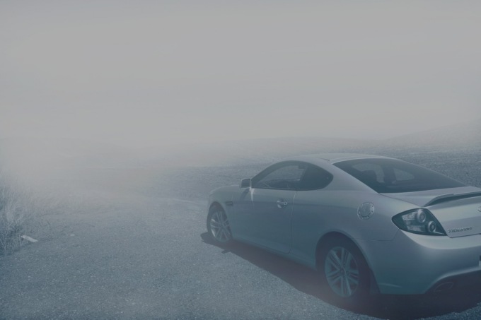 Come comportarsi quando si guida con la nebbia fitta