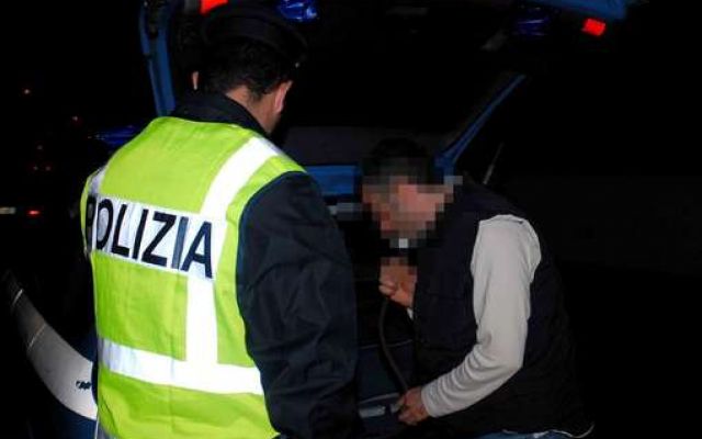 Ubriaco al volante chiama la mamma per riportarlo a casa, ma ha bevuto pure lei…