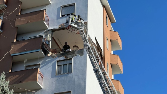 esplode appartamento corsico