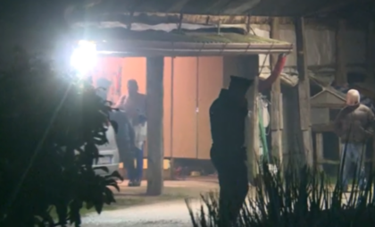Rapina in villa, la famiglia si ribella e riesce a sventarla: ma il nipote resta ferito