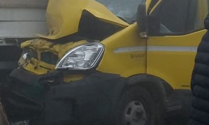 Incidente tra Tir e scuolabus con venti bambini a bordo, ancora per colpa della nebbia