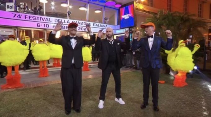 John Travolta e il ballo del qua qua: video rimosso da Rai Play (non ha firmato la liberatoria)