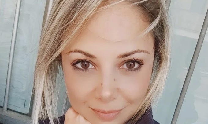 Uccisa da un malore prima del parto, il figlio muore tra le braccia del papà una settimana dopo