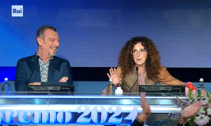 Sanremo 2024: ecco la scaletta della terza serata. Amadeus: “Travolta sapeva tutto”