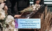 L'ultimo desiderio sul manifesto funebre: "Non voglio al mio funerale la moglie, i figli e il genero"