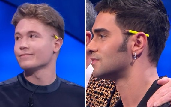 Perché tanti cantanti avevano una matita a Sanremo