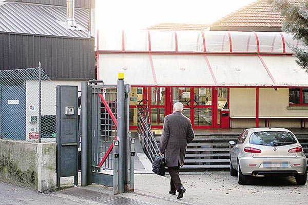 Professoressa accoltellata a scuola: arrestato studente 17enne