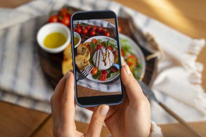 Cibo e alimentazione, uno su quattro segue il tema sui social