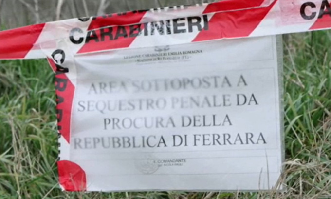 Muore schiacciato sotto un furgone cisterna