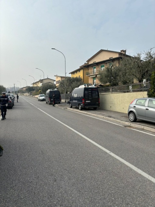 Anziana trovata morta in casa con uno straccio attorno al collo: ipotesi rapina finita in tragedia